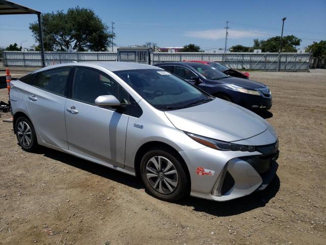 JTDKARFP0J3076283 - 2018 TOYOTA PRIUS PRIM SILVER photo 4