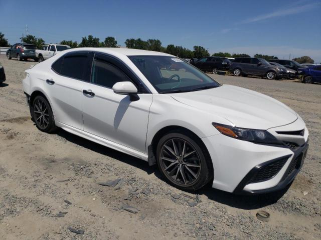 4T1G11AK9RU840605 - 2024 TOYOTA CAMRY SE NIGHT SHADE WHITE photo 4