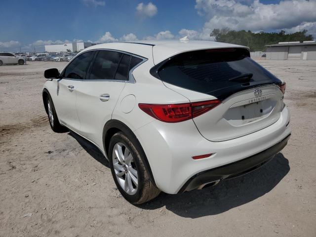 SJKCH5CP6JA048557 - 2018 INFINITI QX30 BASE 白色 照片 2