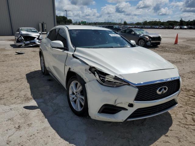 SJKCH5CP6JA048557 - 2018 INFINITI QX30 BASE 白色 照片 4