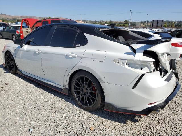 4T1KZ1AK3MU058263 - 2021 TOYOTA CAMRY TRD WHITE photo 2