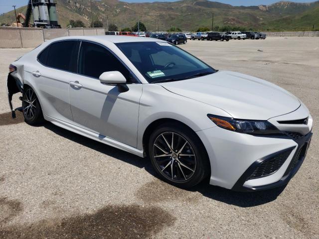 4T1G11AK1PU180184 - 2023 TOYOTA CAMRY SE NIGHT SHADE SILVER photo 4