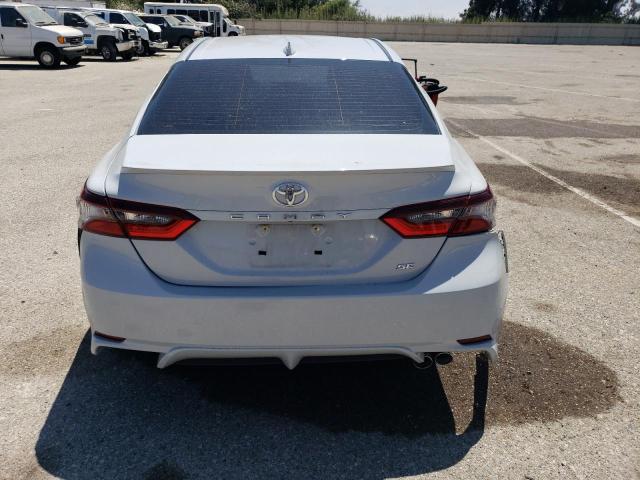 4T1G11AK1PU180184 - 2023 TOYOTA CAMRY SE NIGHT SHADE SILVER photo 6