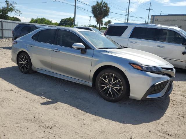 4T1T11AK0RU900480 - 2024 TOYOTA CAMRY SE NIGHT SHADE SILVER photo 4