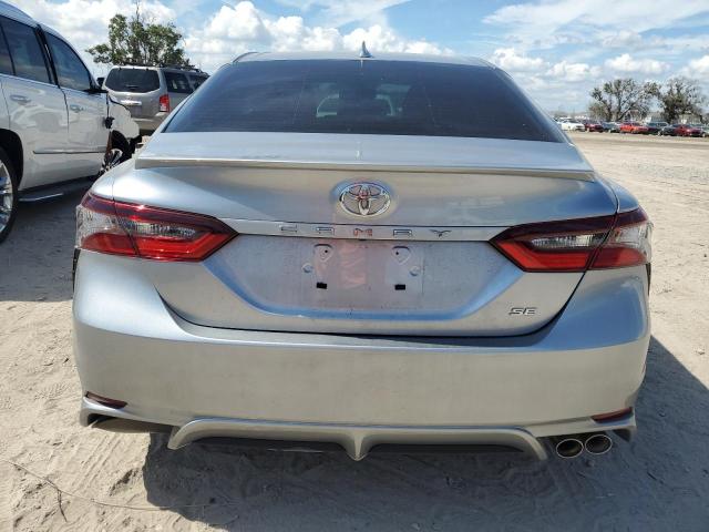 4T1T11AK0RU900480 - 2024 TOYOTA CAMRY SE NIGHT SHADE SILVER photo 6