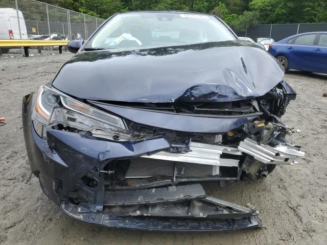 5YFEPMAE2NP319626 - 2022 TOYOTA COROLLA LE 蓝色 照片 5