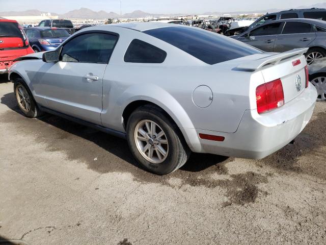 1ZVFT80N065246471 - 2006 FORD MUSTANG SILVER photo 2