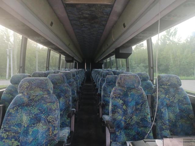 2PCH3349XY1013648 - 2000 PREVOST BUS WHITE photo 9