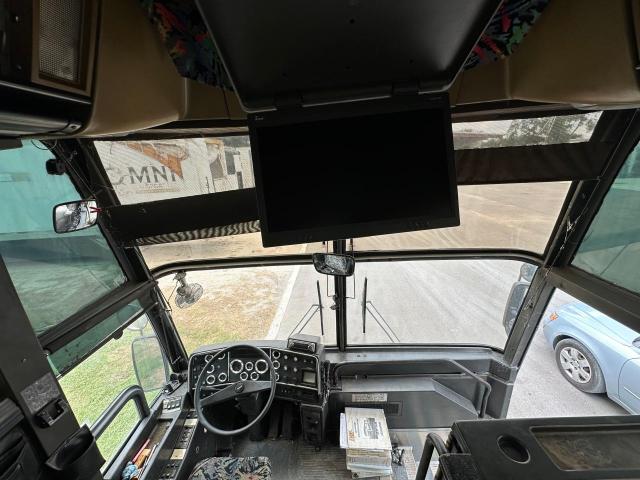 2P9H3346XJ1001002 - 1988 PREVOST BUS SILVER photo 6