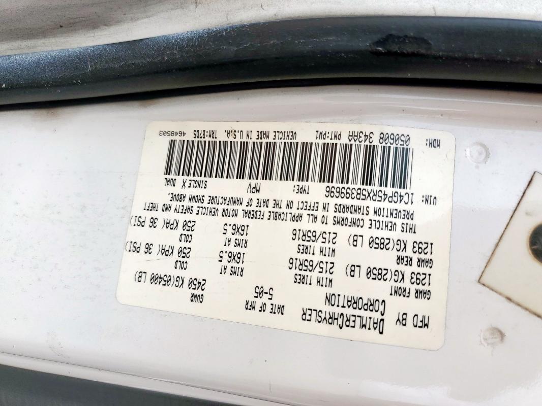 1C4GP45RX5B399696 - 2005 CHRYSLER TOWN & COU თეთრი ფოტო 14