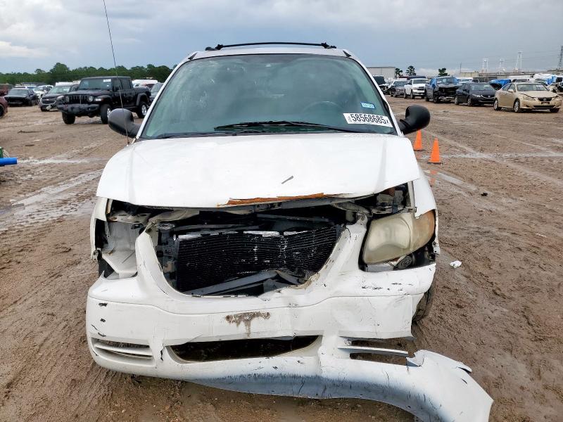 1C4GP45RX5B399696 - 2005 CHRYSLER TOWN & COU თეთრი ფოტო 5