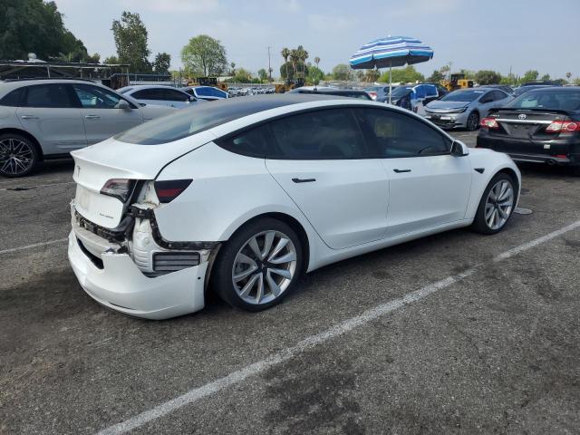 5YJ3E1EB4JF101155 - 2018 TESLA MODEL 3 WHITE photo 3