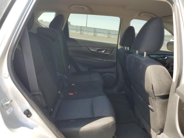 KNMAT2MV9JP504911 - 2018 NISSAN ROGUE S SILVER photo 11