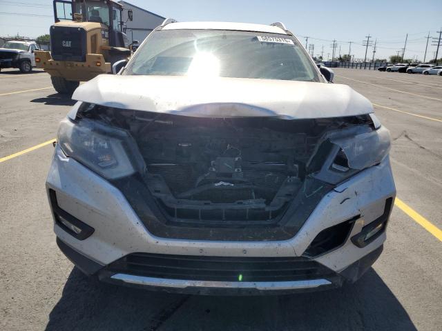 KNMAT2MV9JP504911 - 2018 NISSAN ROGUE S SILVER photo 5