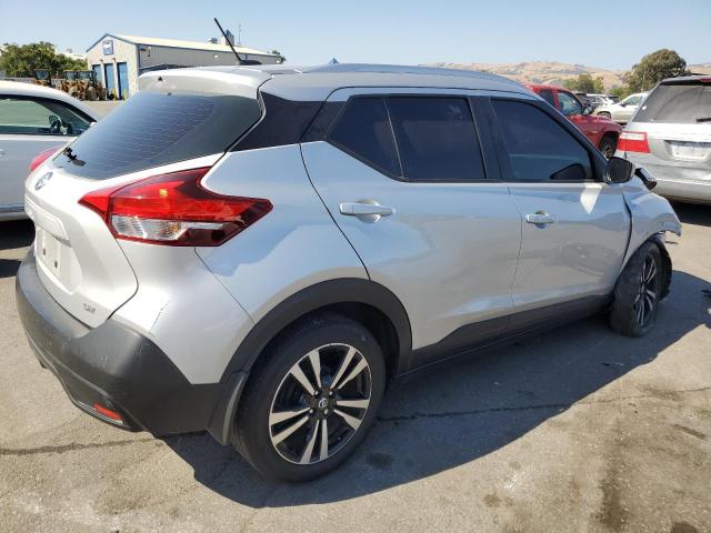 3N1CP5CU0JL528861 - 2018 NISSAN KICKS S SILVER photo 3