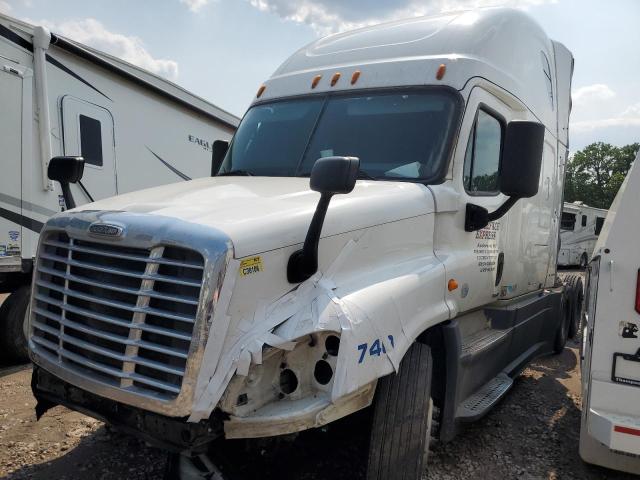 1FUJGLD55GLGV0258 - 2016 FREIGHTLINER CASCADIA 1 WHITE photo 2