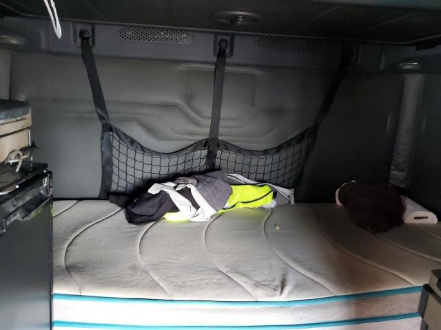 1FUJGLD55GLGV0258 - 2016 FREIGHTLINER CASCADIA 1 WHITE photo 6