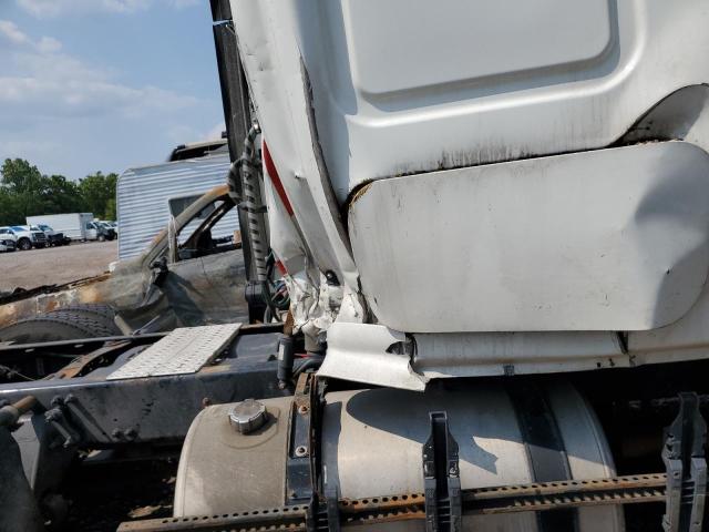 1FUJGLD55GLGV0258 - 2016 FREIGHTLINER CASCADIA 1 WHITE photo 9