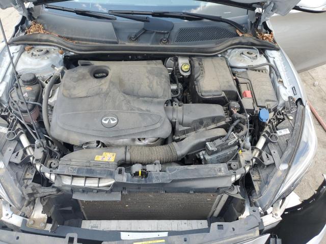 SJKCH5CP8JA059043 - 2018 INFINITI QX30 BASE SILVER photo 11