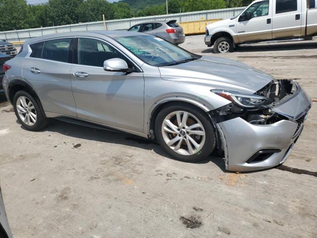 SJKCH5CP8JA059043 - 2018 INFINITI QX30 BASE SILVER photo 4