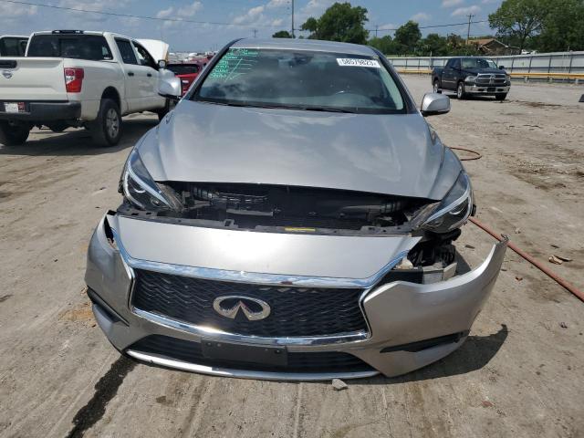 SJKCH5CP8JA059043 - 2018 INFINITI QX30 BASE SILVER photo 5