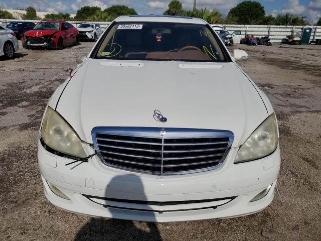 WDDNG71X38A197568 - 2008 MERCEDES-BENZ S 550 WHITE photo 5