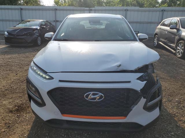 KM8K1CAA9KU293984 - 2019 HYUNDAI KONA SE WHITE photo 5