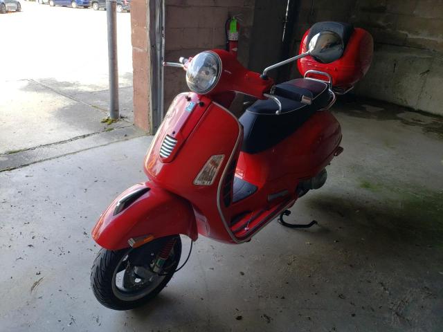 ZAPM459LXD5703838 - 2013 VESPA GTS 300 SUPER RED photo 2