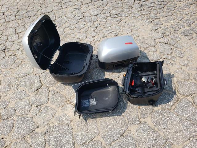 WB10388027ZT10633 - 2007 BMW R1200 RT SILVER photo 9