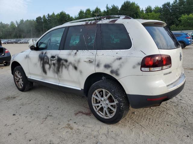 WVGBE77L28D002884 - 2008 VOLKSWAGEN TOUAREG 2 V6 WHITE photo 2