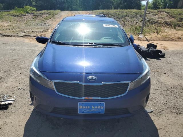 3KPFL4A71JE190436 - 2018 KIA FORTE LX BLUE photo 5