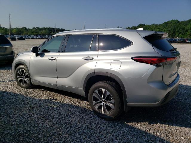 5TDGZRBH2LS504286 - 2020 TOYOTA HIGHLANDER XLE SILVER photo 2