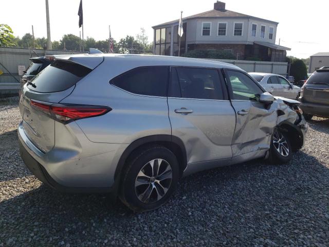5TDGZRBH2LS504286 - 2020 TOYOTA HIGHLANDER XLE SILVER photo 3