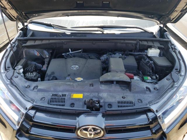 5TDJZRFHXHS417551 - 2017 TOYOTA HIGHLANDER SE BLACK photo 11