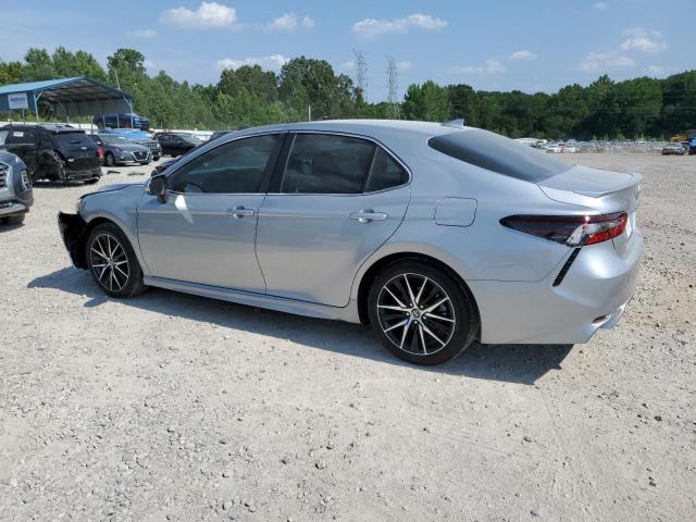 4T1T11AK1PU825432 - 2023 TOYOTA CAMRY SE NIGHT SHADE SILVER photo 2