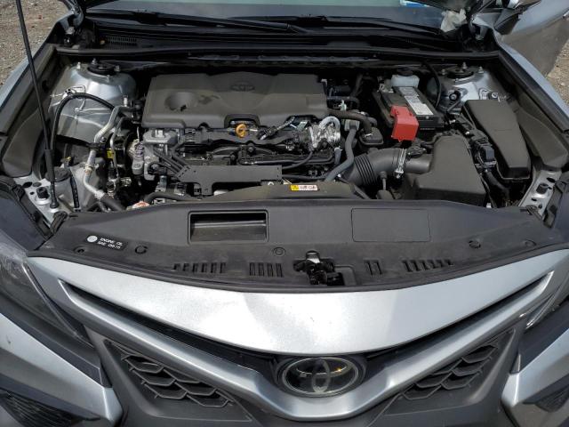 4T1G11AK5PU744810 - 2023 TOYOTA CAMRY SE NIGHT SHADE SILVER photo 11