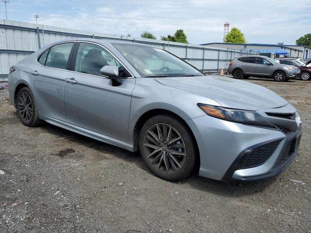 4T1G11AK5PU744810 - 2023 TOYOTA CAMRY SE NIGHT SHADE SILVER photo 4