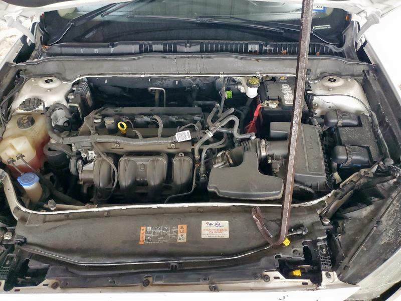 3FA6P0H71JR249485 - 2018 FORD FUSION SE 白色 照片 11