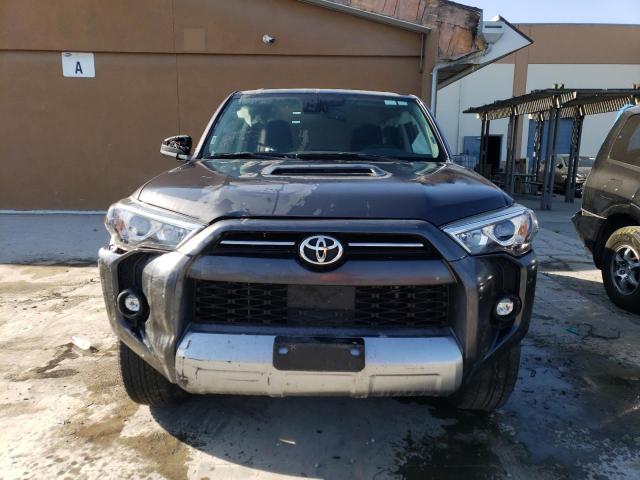 JTEPU5JR3N6031868 - 2022 TOYOTA 4RUNNER SR5/SR5 PREMIUM GRAY photo 5