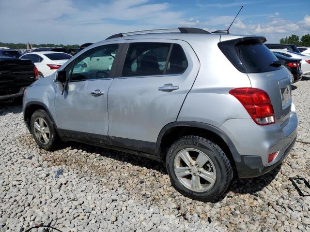 KL7CJPSB4JB673930 - 2018 CHEVROLET TRAX 1LT SILVER photo 2