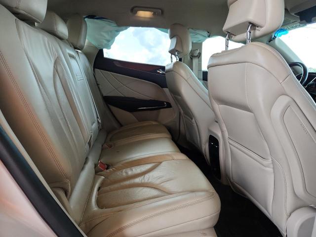 5LMCJ2C99HUL45752 - 2017 LINCOLN MKC SELECT WHITE photo 11