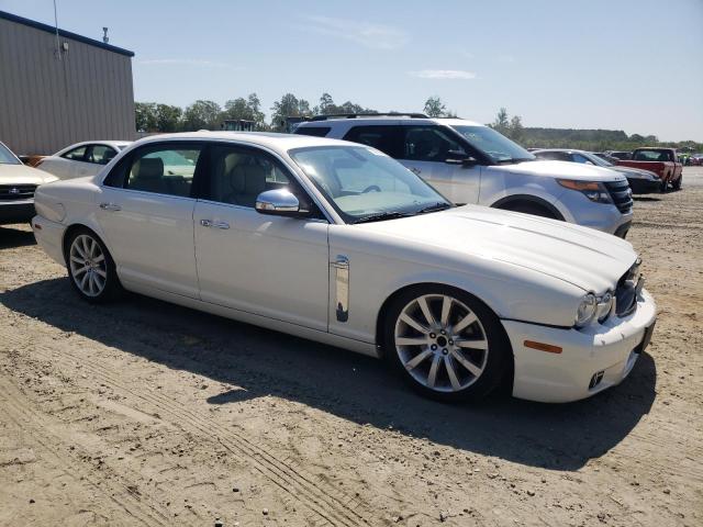 SAJWA82B18SH24868 - 2008 JAGUAR XJ VANDEN PLAS WHITE photo 4