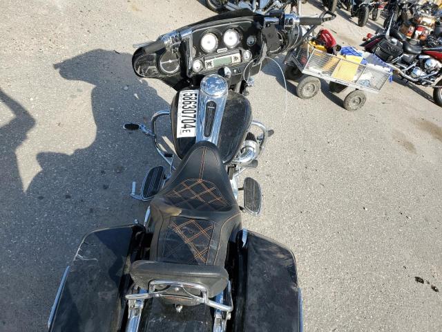 1HD1KB411AB661585 - 2010 HARLEY-DAVIDSON FLHX BLACK photo 6