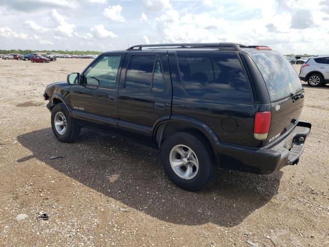 1GNCS13W62K122003 - 2002 CHEVROLET BLAZER BLACK photo 2