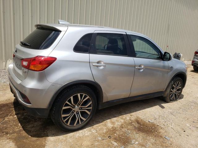 JA4AP3AU1JU022175 - 2018 MITSUBISHI OUTLANDER ES SILVER photo 3