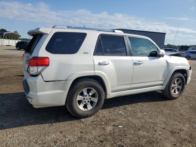 JTEZU5JR1C5034330 - 2012 TOYOTA 4RUNNER SR5 WHITE photo 3