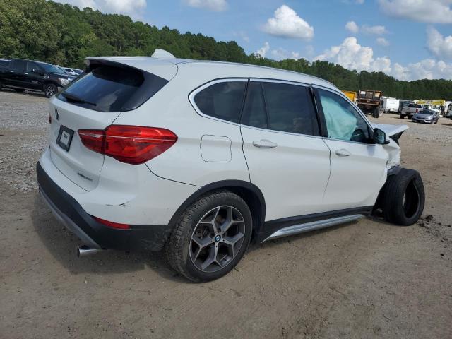 WBXHU7C30J3H44046 - 2018 BMW X1 SDRIVE28I WHITE photo 3