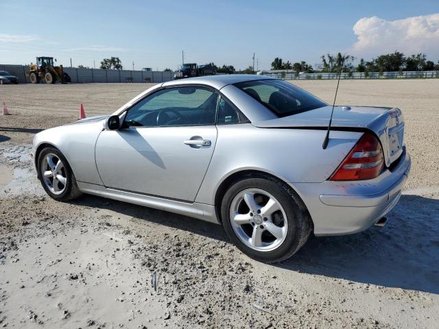 WDBKK65F11F235622 - 2001 MERCEDES-BENZ SLK 320 SILVER photo 2