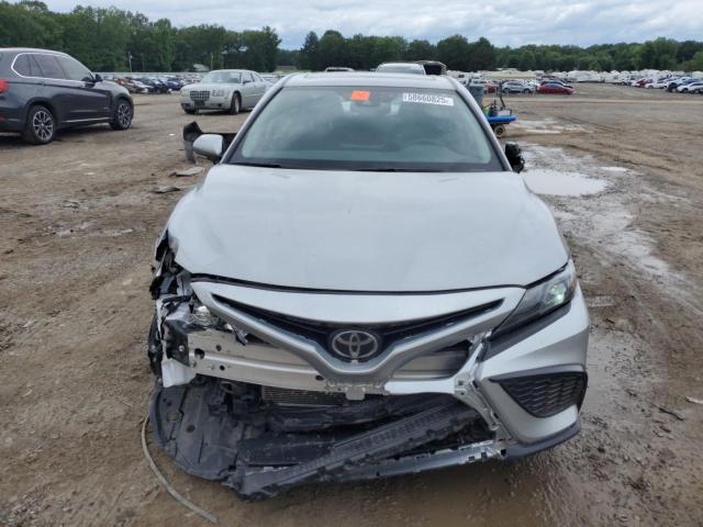 4T1S11AK1RU216534 - 2024 TOYOTA CAMRY SE NIGHT SHADE SILVER photo 5