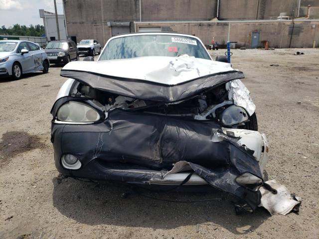 JM1NB353920220809 - 2002 MAZDA MX-5 MIATA BASE WHITE photo 5